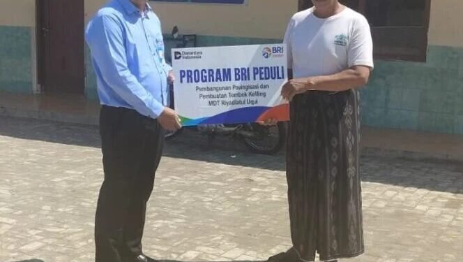 BRI Peduli Paving Halaman MDA Rodliyatul Uqul Pemalang, Santri Kini Tak Lagi Khawatir Becek