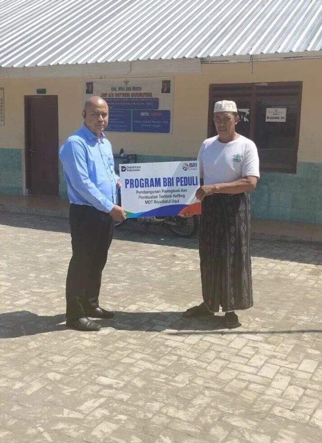 BRI Peduli Paving Halaman MDA Rodliyatul Uqul Pemalang, Santri Kini Tak Lagi Khawatir Becek