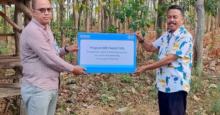 BRI Peduli TJSL Dukung Pengaspalan Jalan Desa Peguyangan, Bantarbolang Pemalang