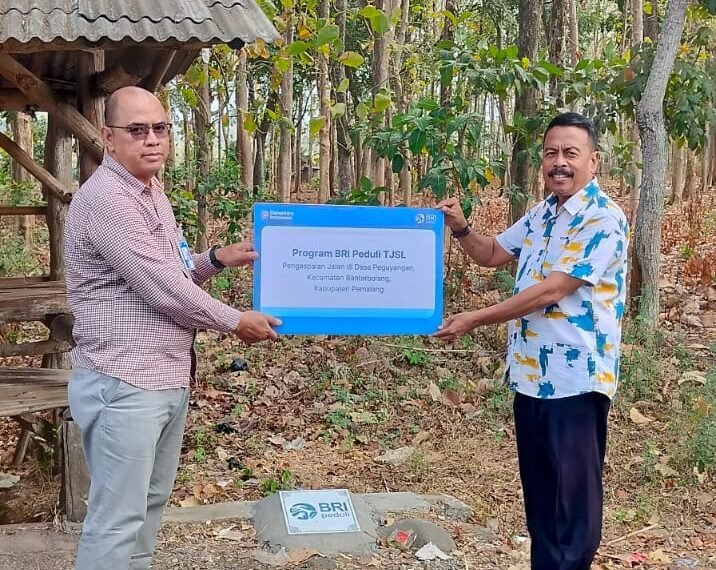 BRI Peduli TJSL Dukung Pengaspalan Jalan Desa Peguyangan, Bantarbolang Pemalang